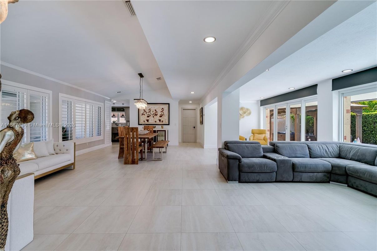 Dining room, Interior, Living room, Pendant Lights, Recessed Lighting