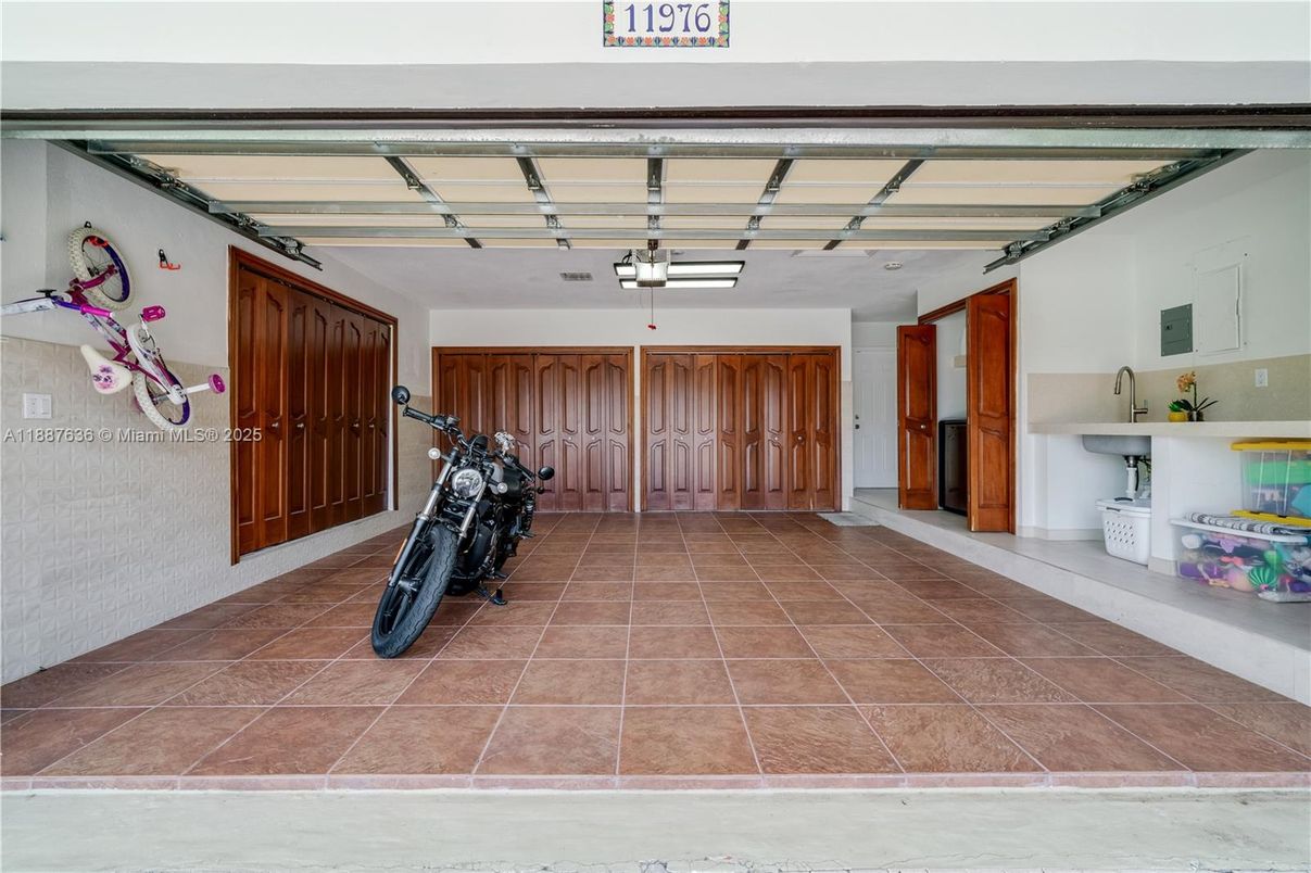 Garage, Interior