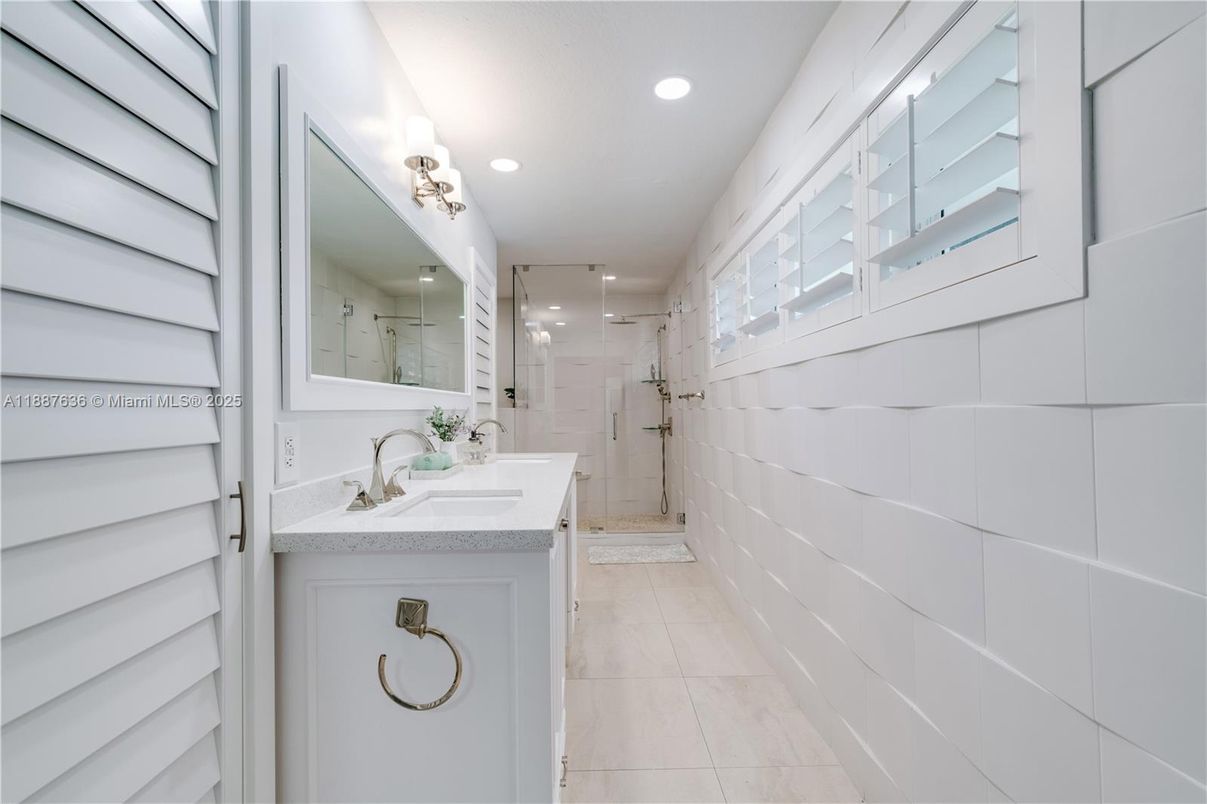 Bathroom, Interior, Recessed Lighting