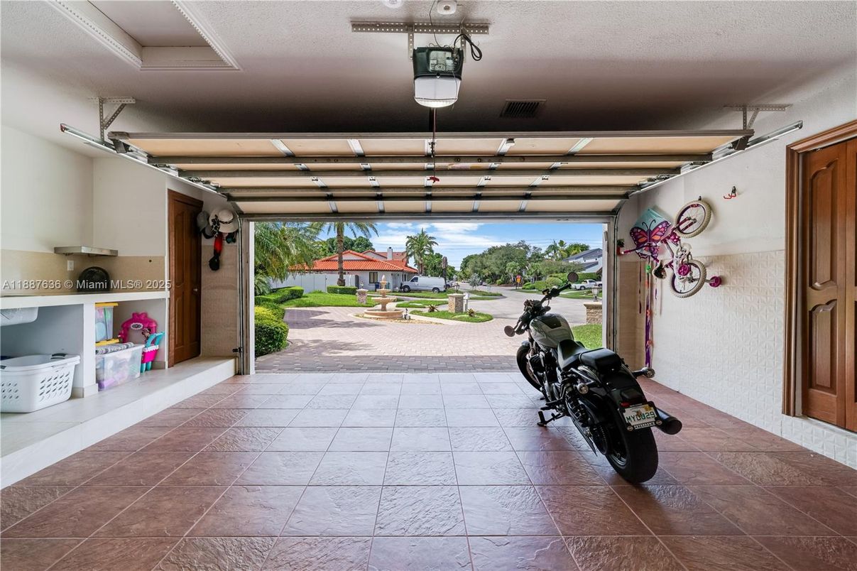 Garage, Interior