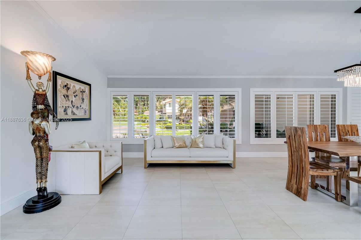 Dining room, Interior, Living room, Pendant Lights