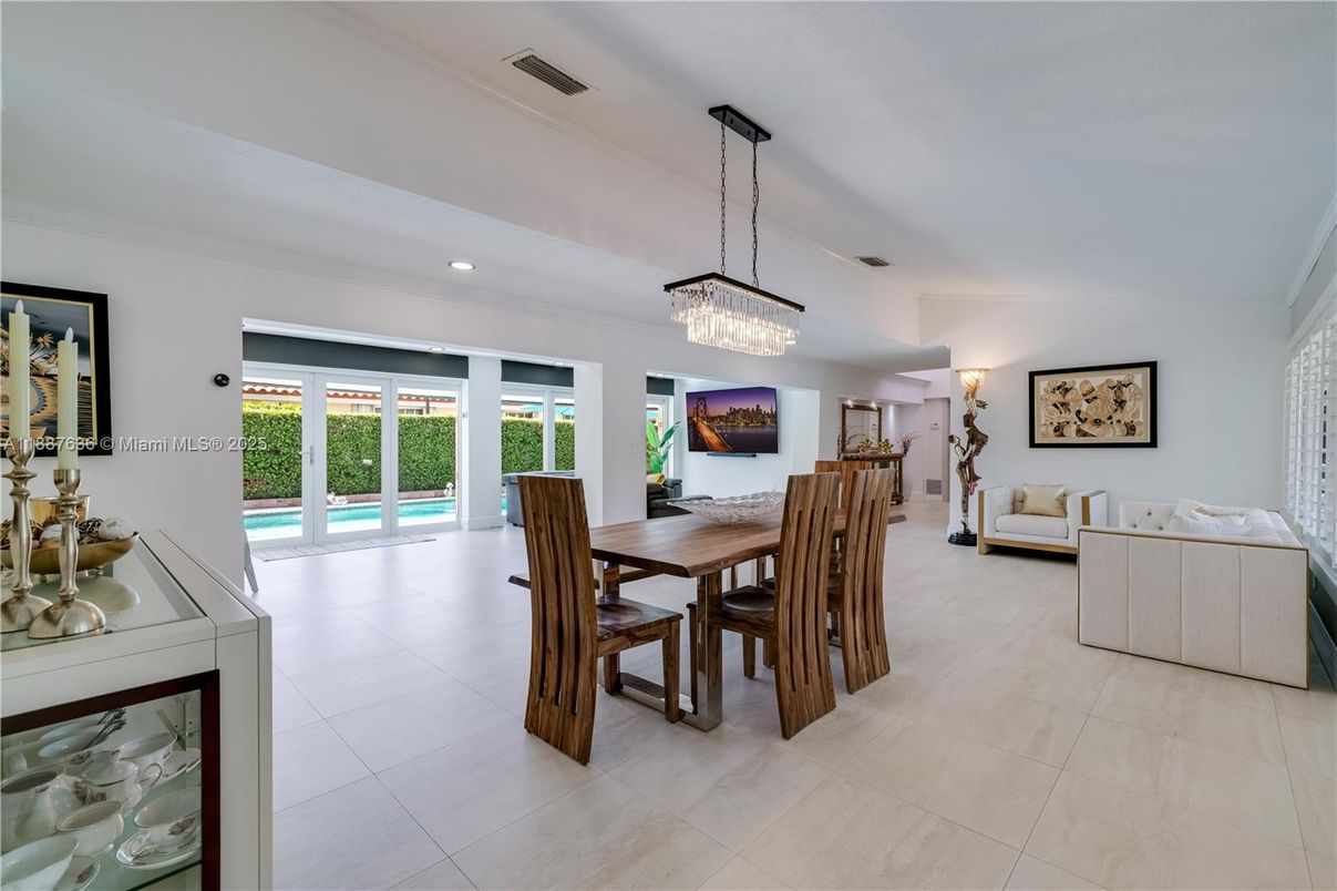 Chandelier, Dining room, Interior, Pendant Lights, Recessed Lighting