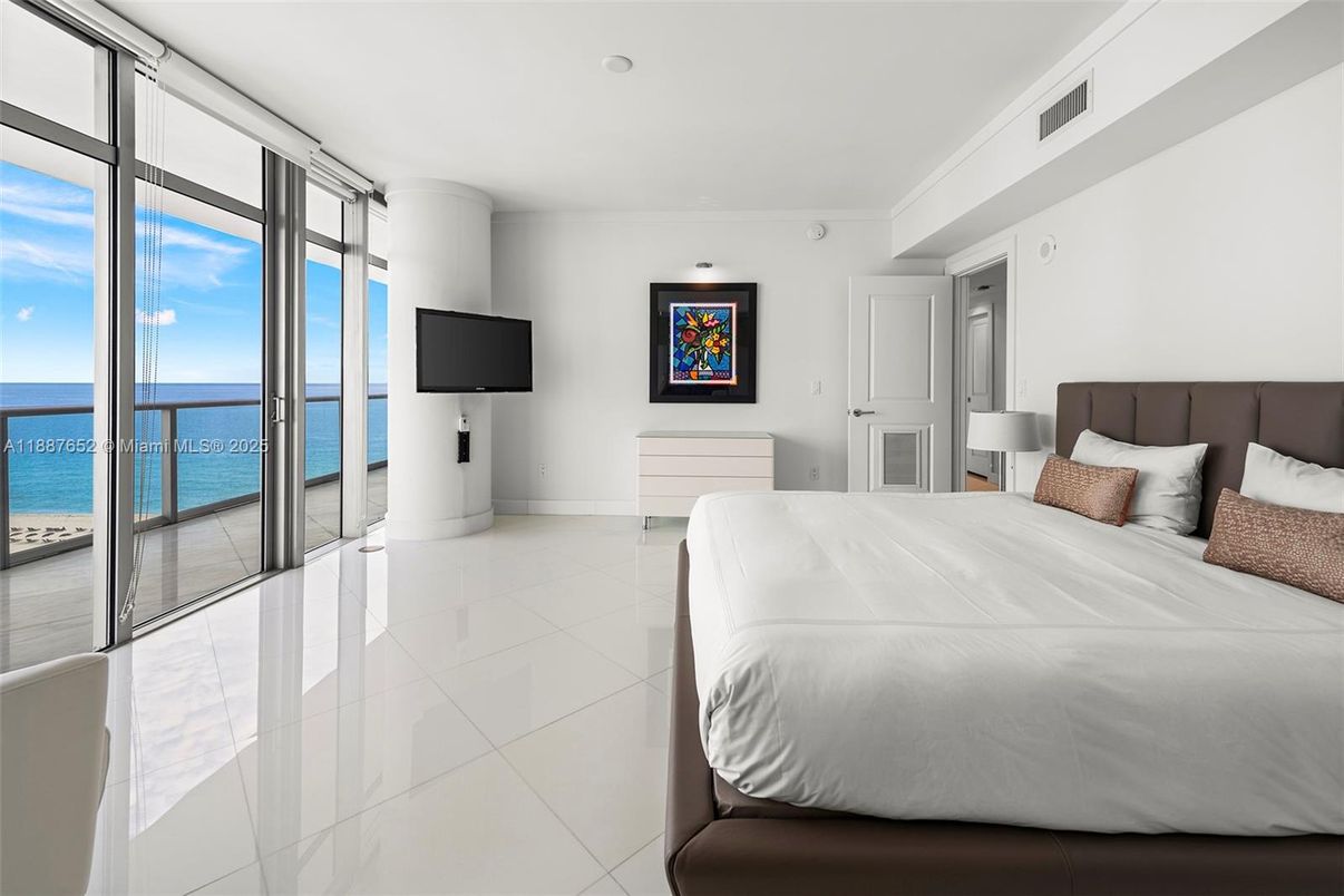Bedroom, Interior, Water