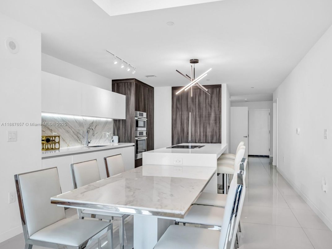 Dining room, Interior, Kitchen, Pendant Lights, Recessed Lighting, Stainless Steel Appliances