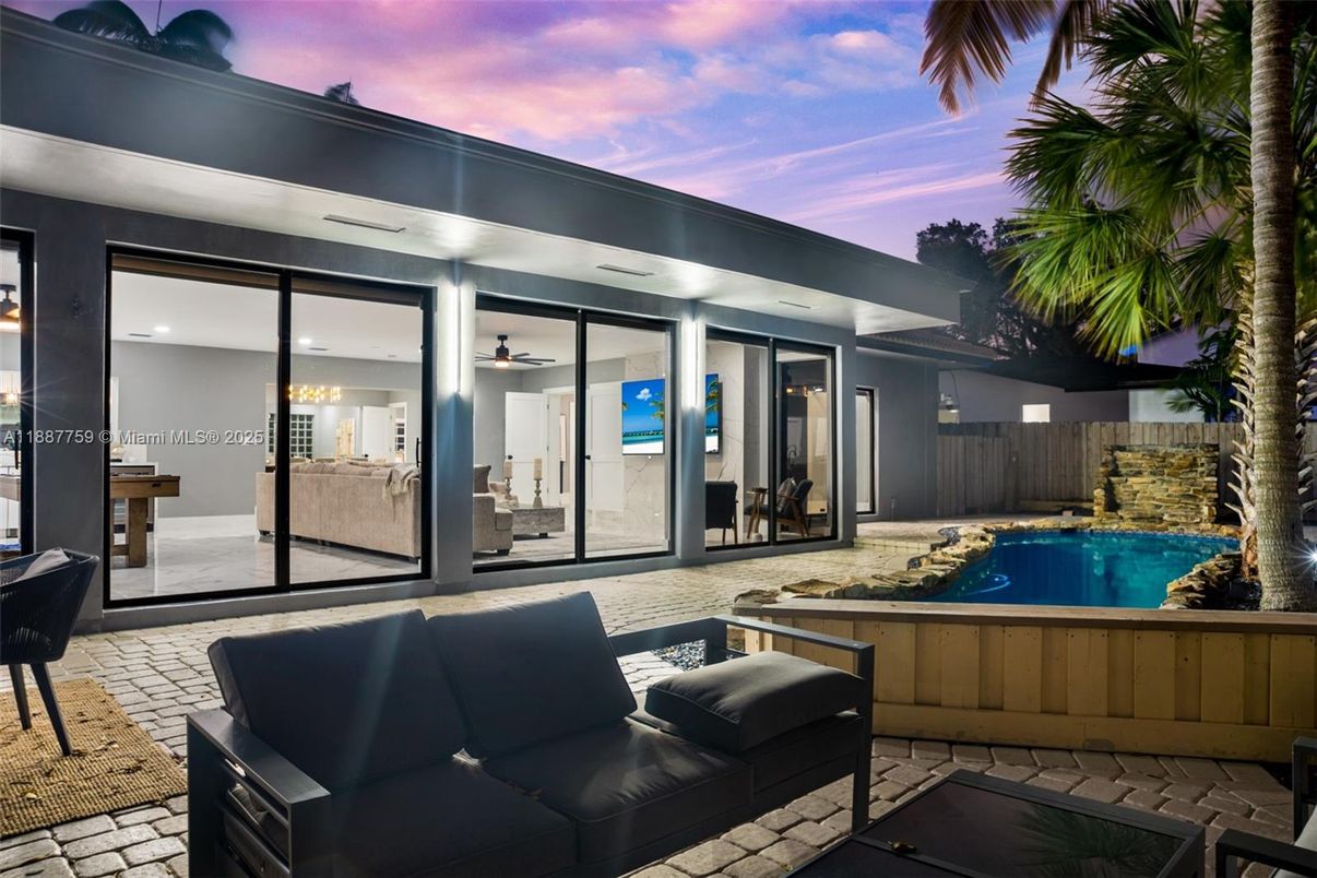 Exterior, Pool