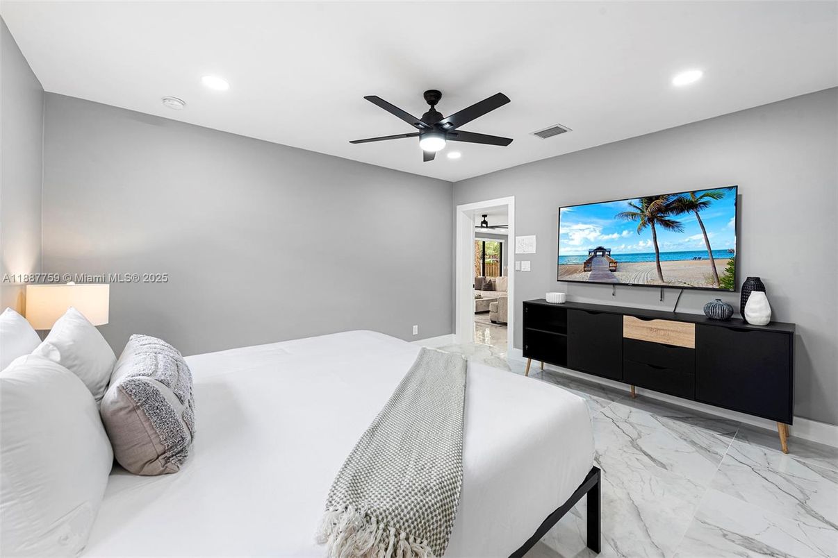 Bedroom, Interior, Marble, Recessed Lighting, Water