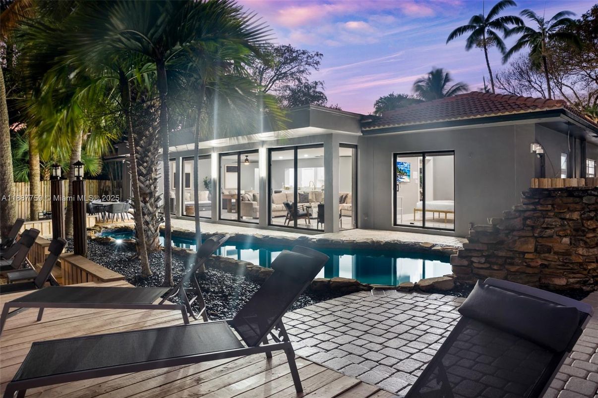Exterior, Pool