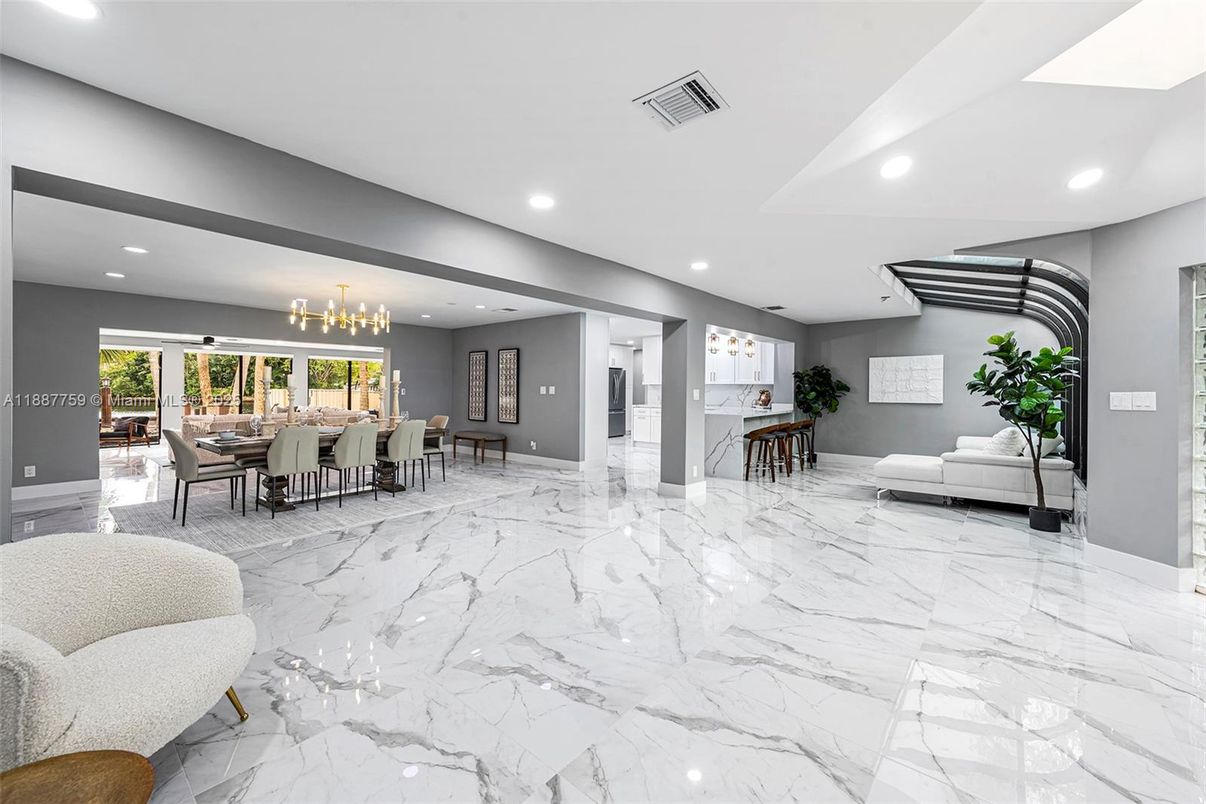 Chandelier, Dining room, Interior, Marble, Pendant Lights, Recessed Lighting