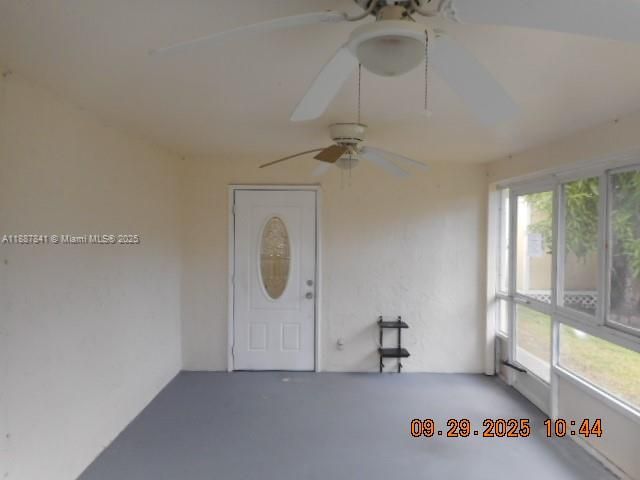 Empty room, Interior