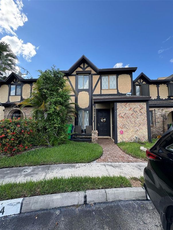 Exterior, Facade, Tudor Revival