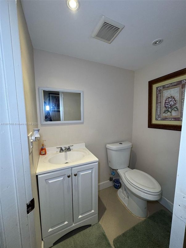 Bathroom, Interior, Recessed Lighting