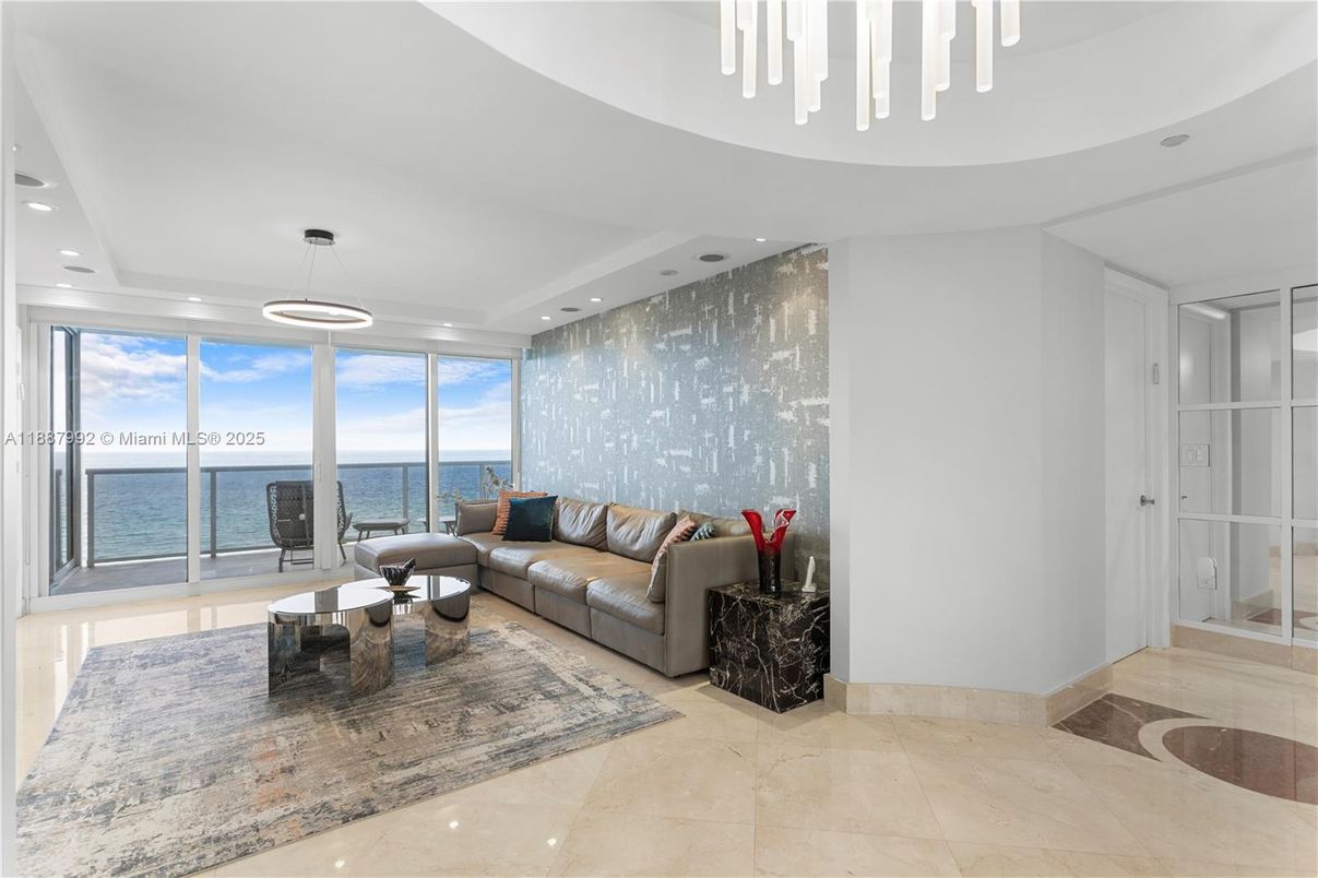 Interior, Living room, Pendant Lights, Recessed Lighting, Water