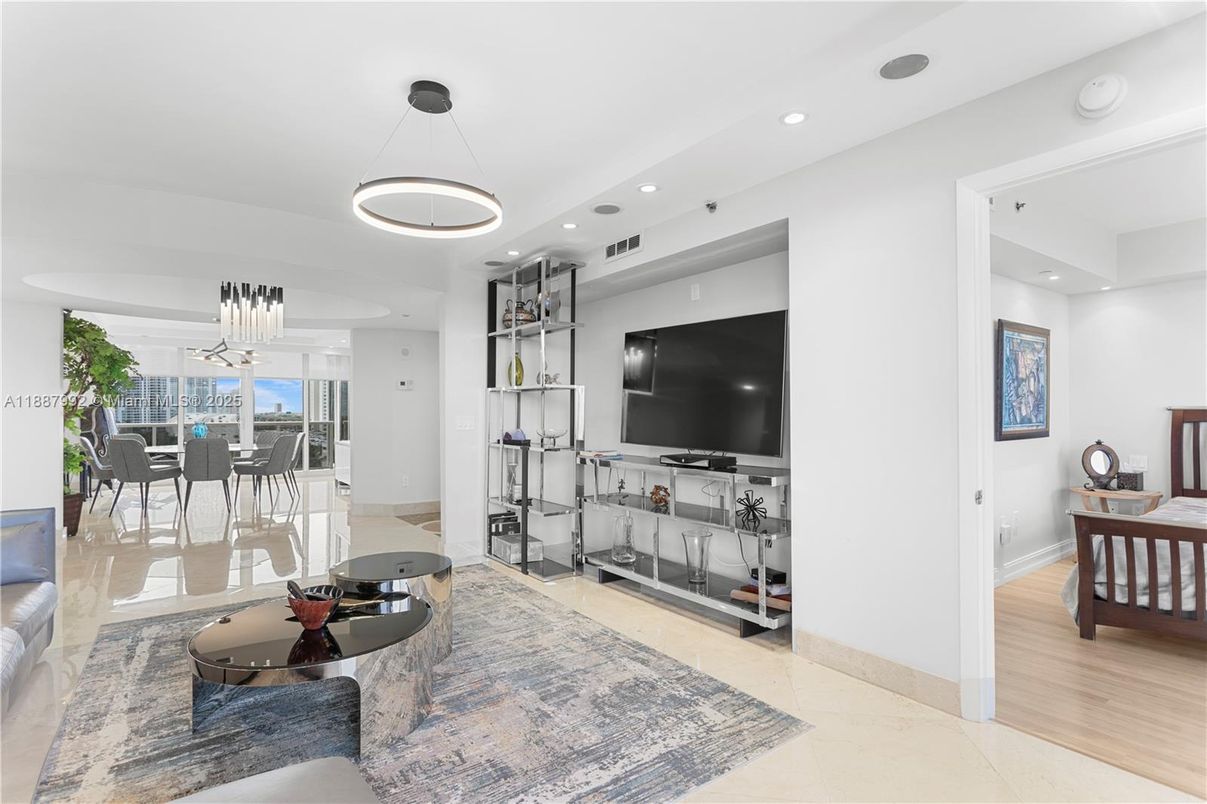 Dining room, Interior, Living room, Pendant Lights, Recessed Lighting, Wood Texture Flooring