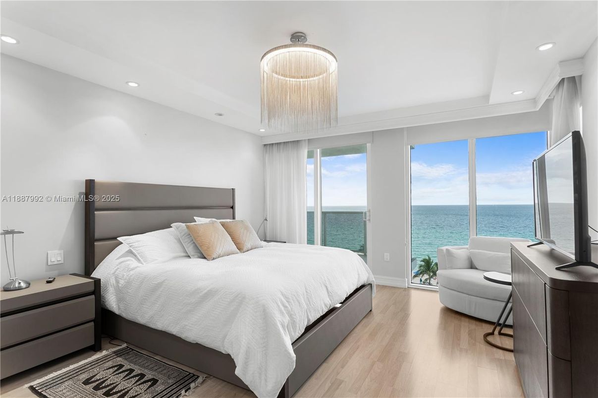 Bedroom, Chandelier, Interior, Pendant Lights, Recessed Lighting, Water, Wood Texture Flooring