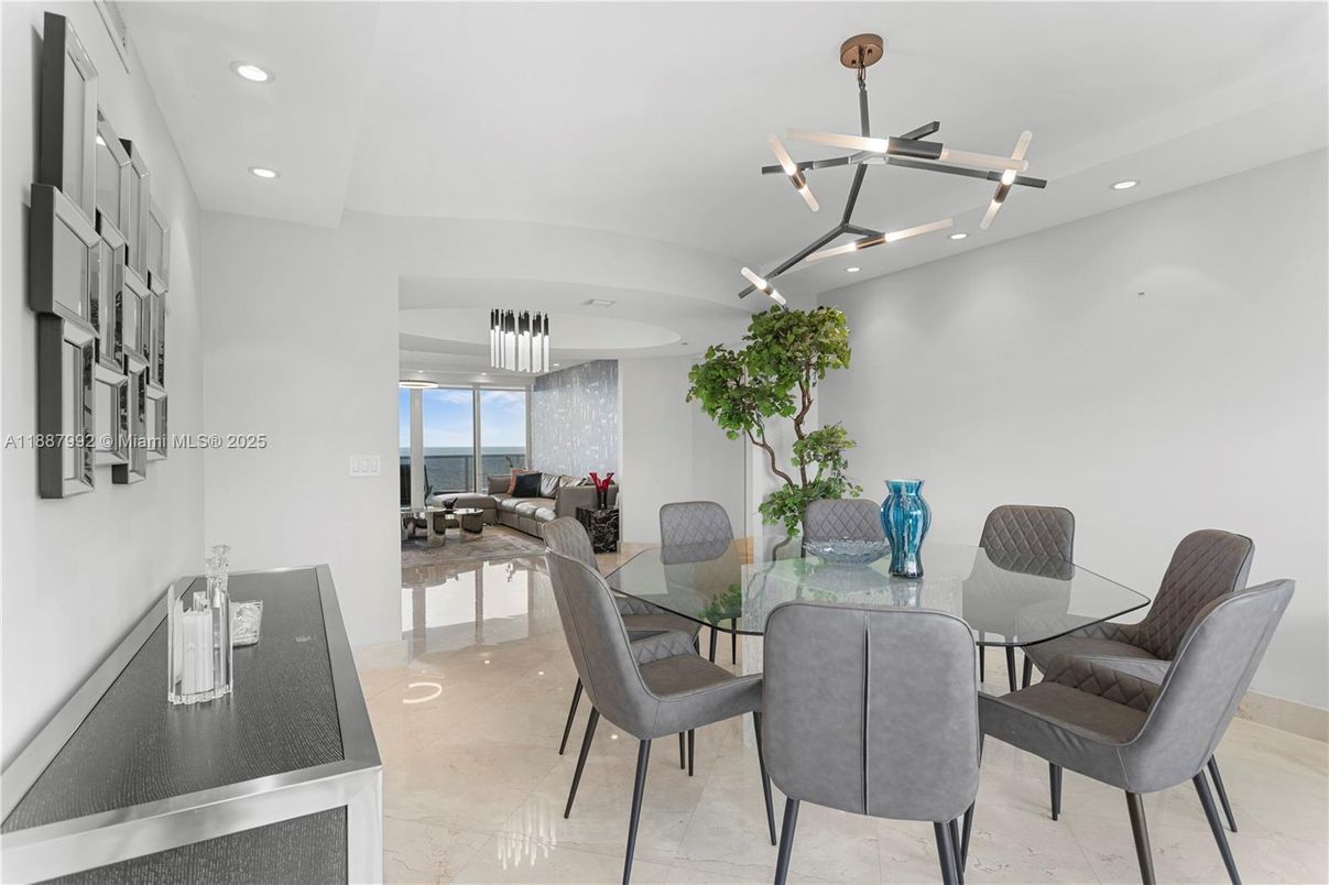 Chandelier, Dining room, Interior, Living room, Pendant Lights, Recessed Lighting, Water