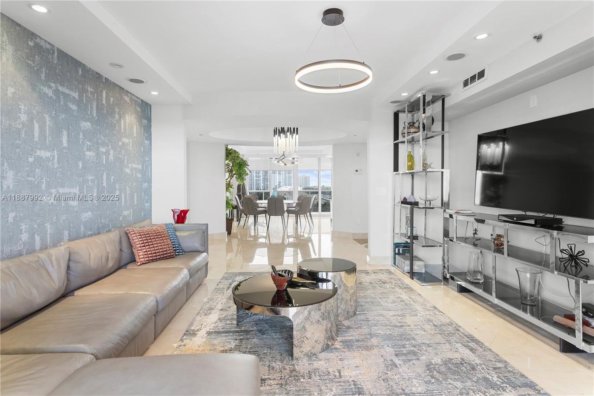 Dining room, Interior, Living room, Pendant Lights, Recessed Lighting
