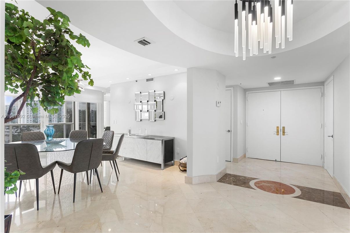 Dining room, Interior, Recessed Lighting