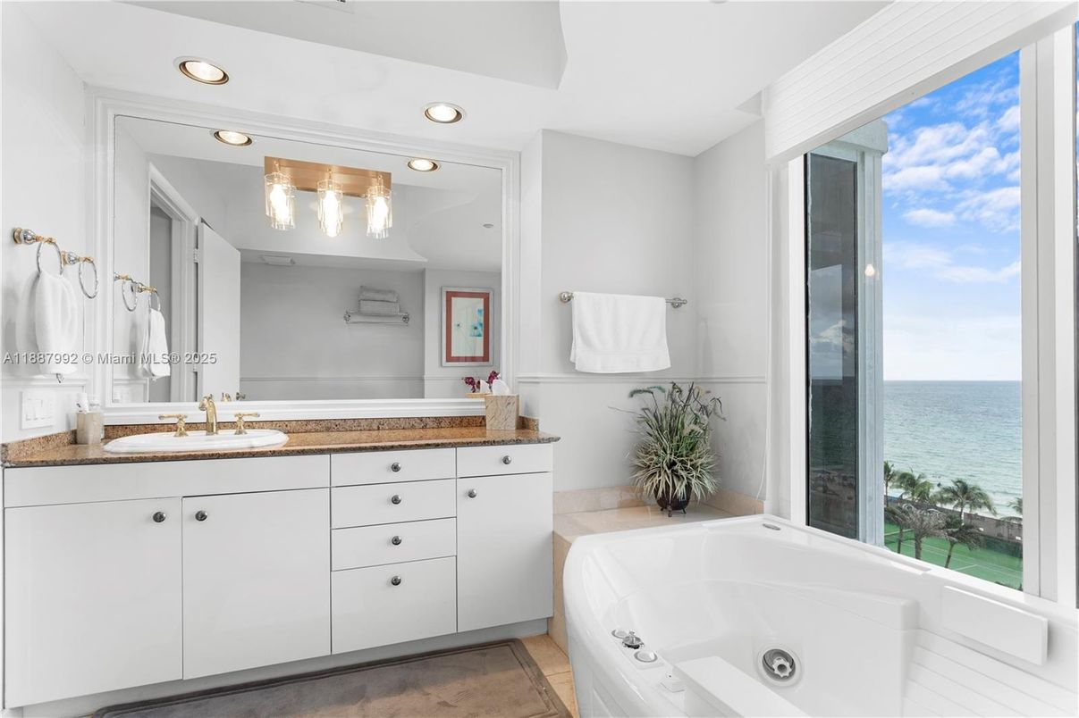 Bathroom, Interior, Recessed Lighting, Water