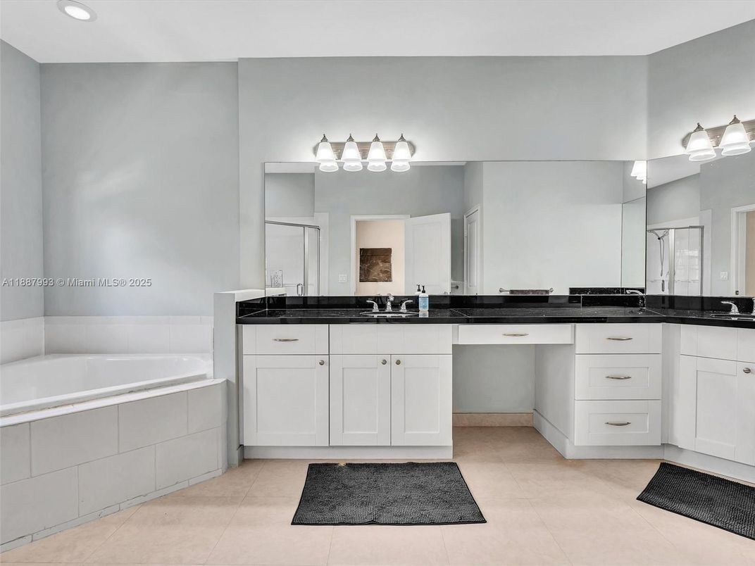 Bathroom, Dual Sink Vanities, Interior, Recessed Lighting
