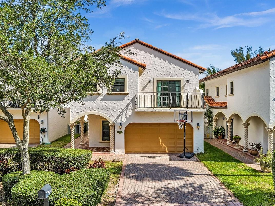Attached, Exterior, Facade, Spanish Mediterranean