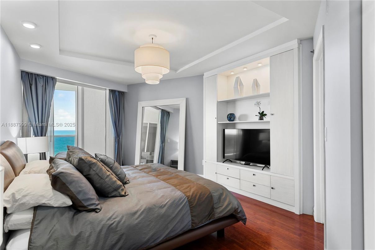 Bedroom, Interior, Recessed Lighting, Water, Wood Texture Flooring