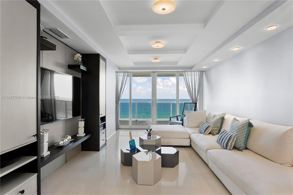 Interior, Living room, Recessed Lighting, Water