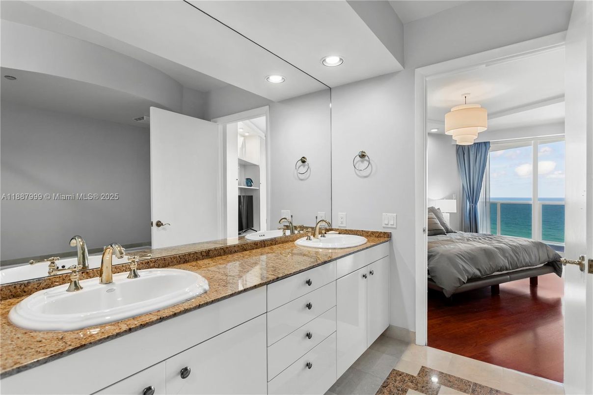 Bathroom, Bedroom, Dual Sink Vanities, Interior, Recessed Lighting, Water
