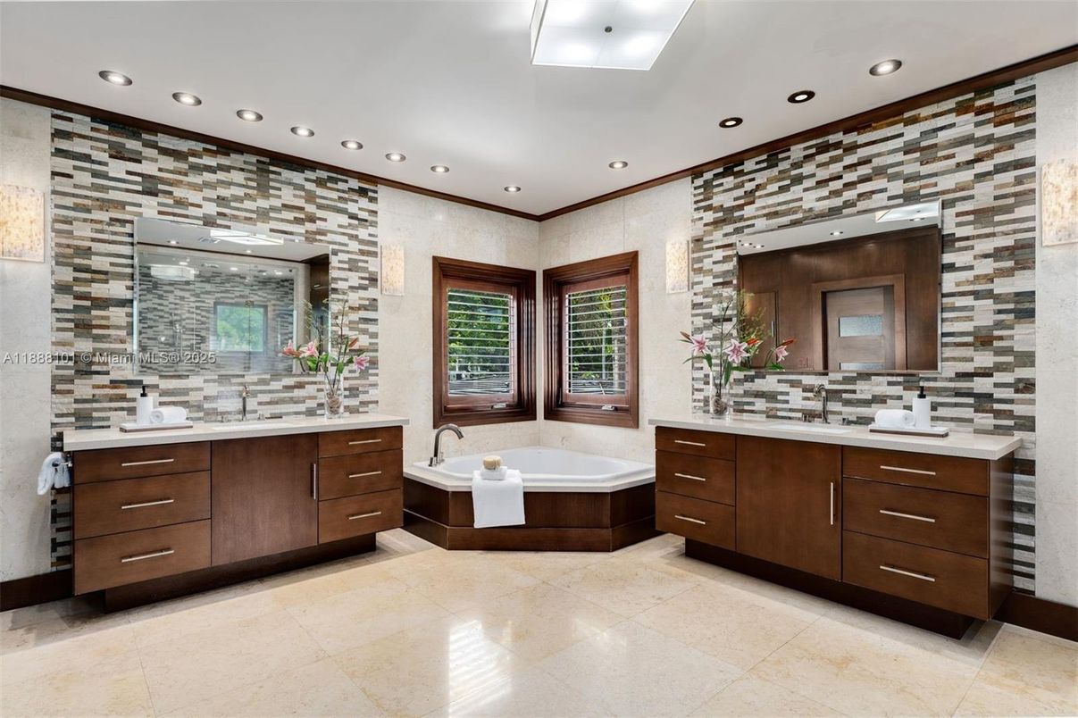 Bathroom, Dual Sink Vanities, Free Standing Baths, Interior, Recessed Lighting