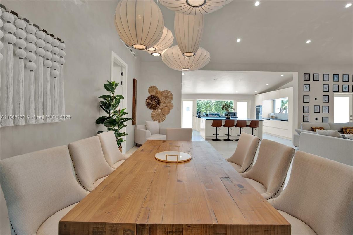 Dining room, Interior, Living room, Pendant Lights, Recessed Lighting