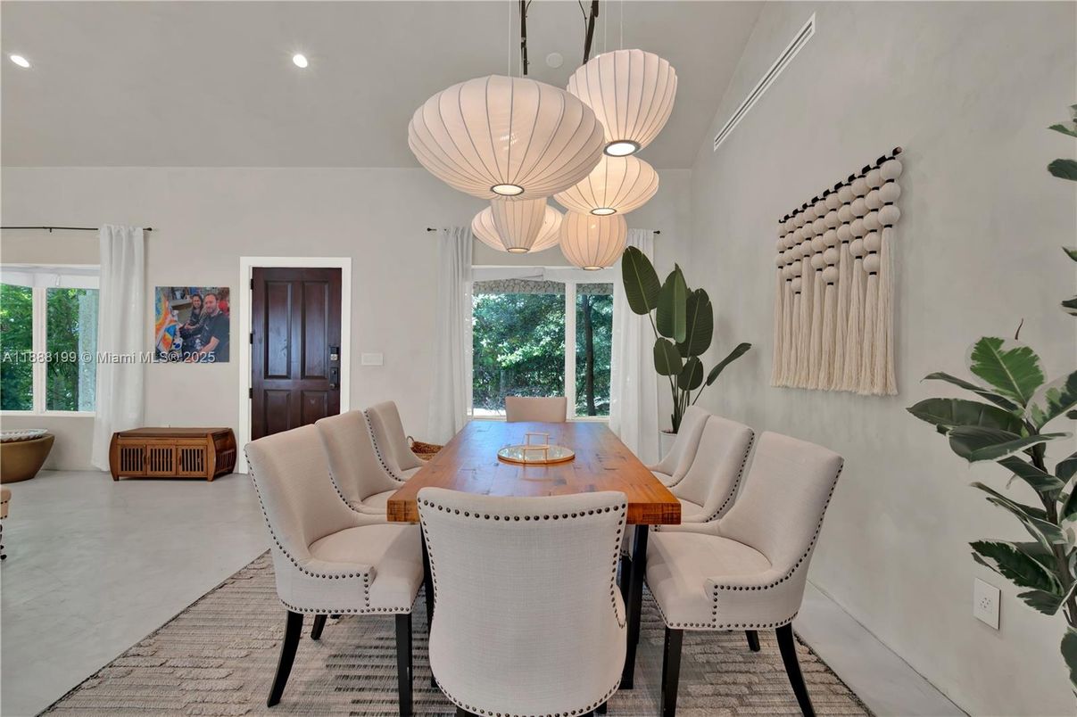 Dining room, Interior, Pendant Lights, Recessed Lighting