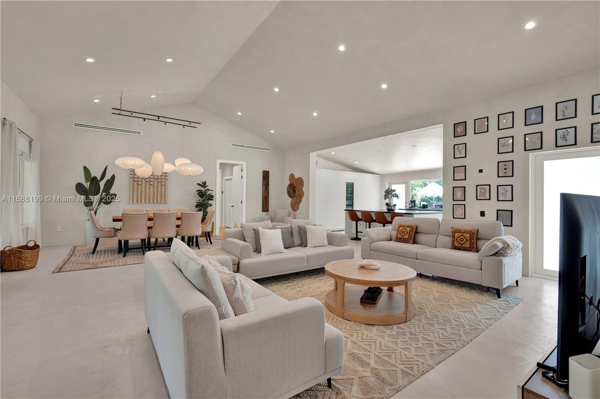 Dining room, Interior, Living room, Pendant Lights, Recessed Lighting