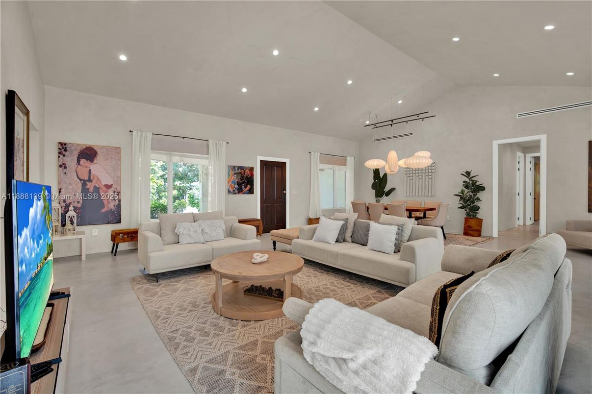 Dining room, Interior, Living room, Pendant Lights, Recessed Lighting