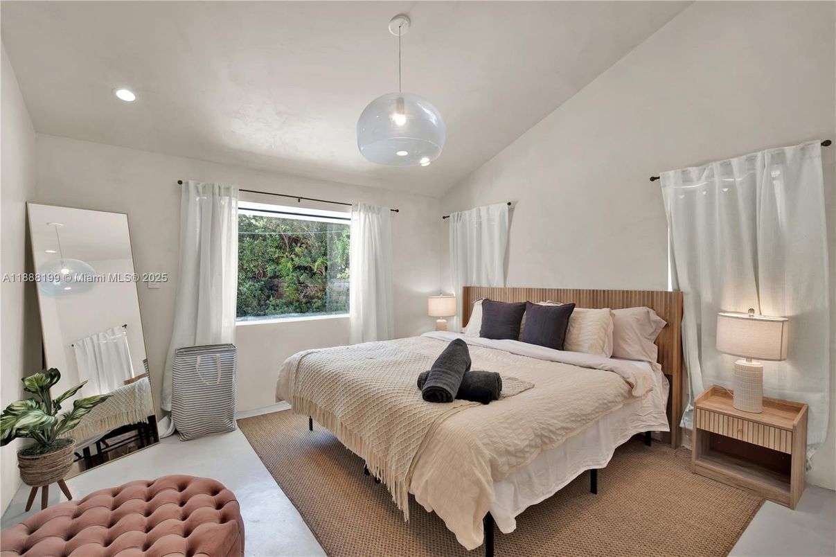 Bedroom, Interior, Pendant Lights, Recessed Lighting