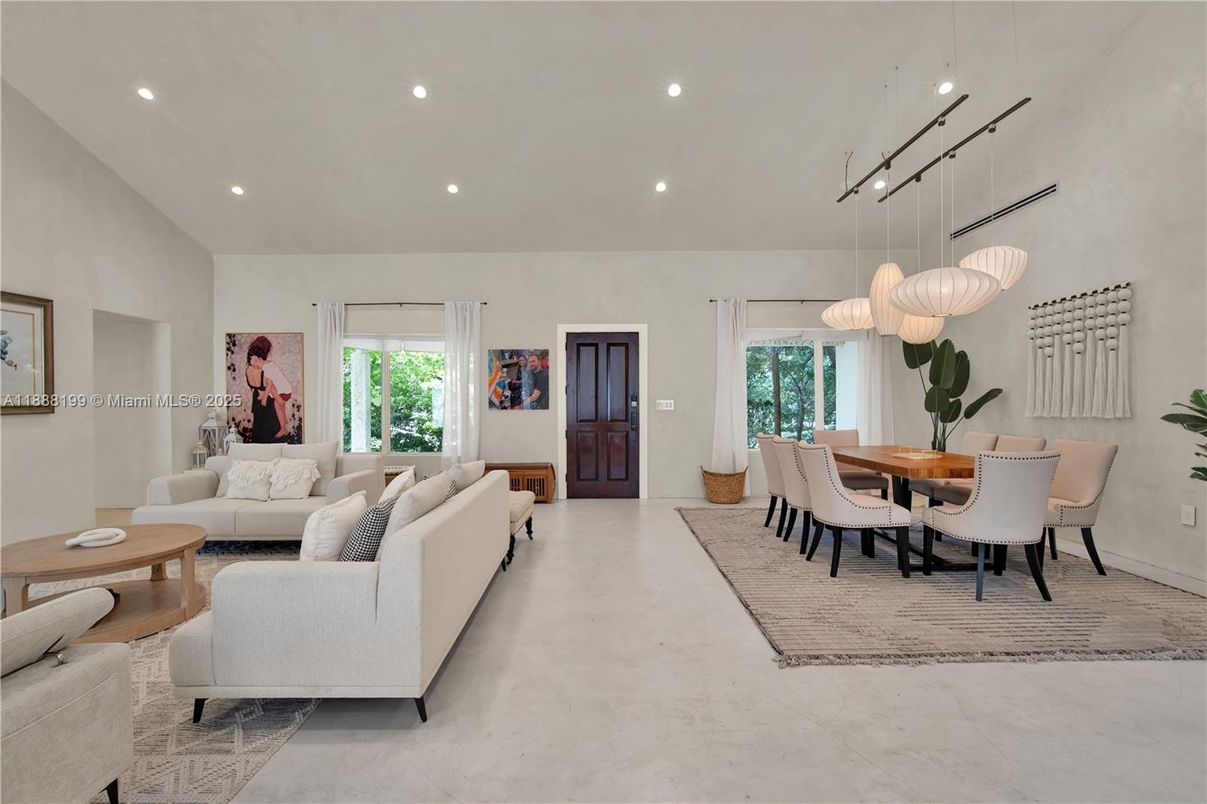 Dining room, Interior, Living room, Pendant Lights, Recessed Lighting