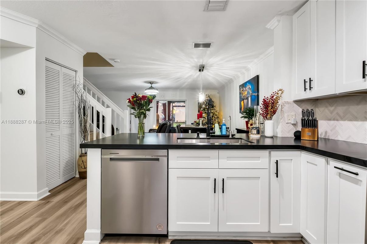 Dining room, Interior, Kitchen, Stainless Steel Appliances, Wood Texture Flooring