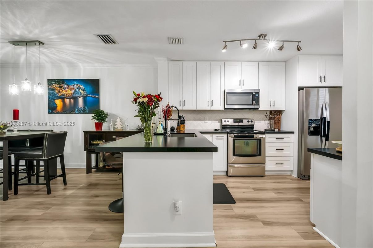Dining room, Interior, Kitchen, Pendant Lights, Stainless Steel Appliances, Wood Texture Flooring