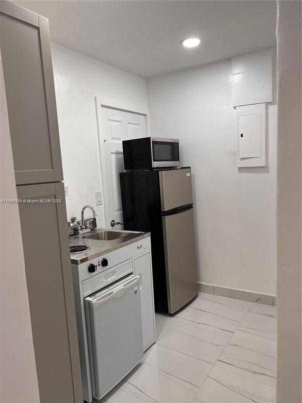Interior, Kitchen, Recessed Lighting