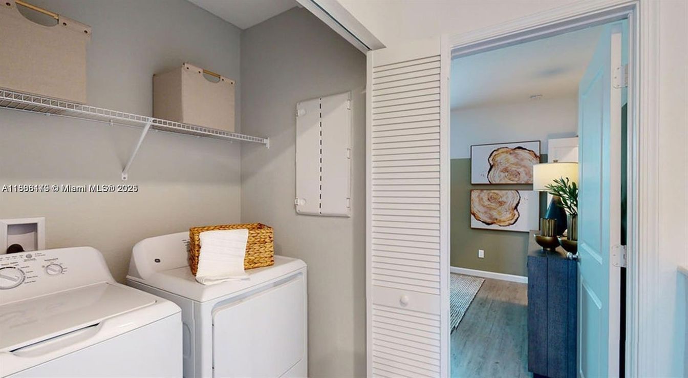 Interior, Utility Closets, Washer, Wood Texture Flooring