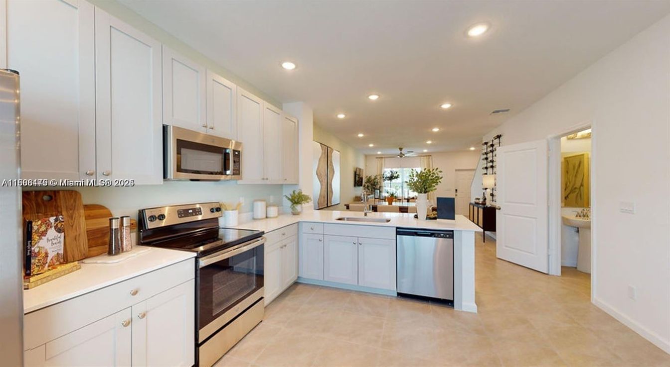 Dining room, Interior, Kitchen, Recessed Lighting, Stainless Steel Appliances