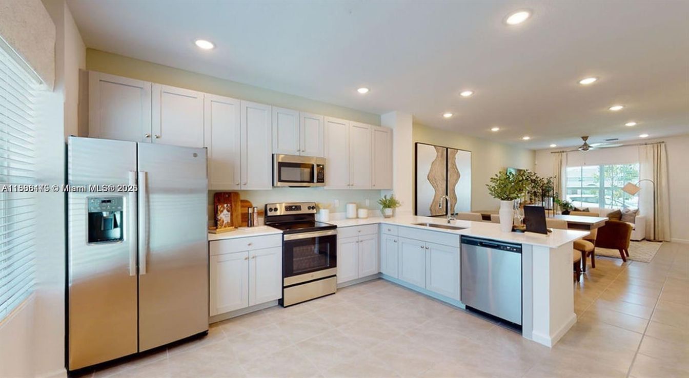 Dining room, Interior, Kitchen, Recessed Lighting, Stainless Steel Appliances