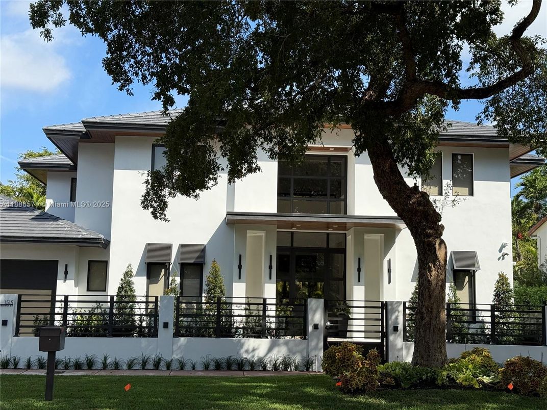 Attached, Exterior, Facade, Modern