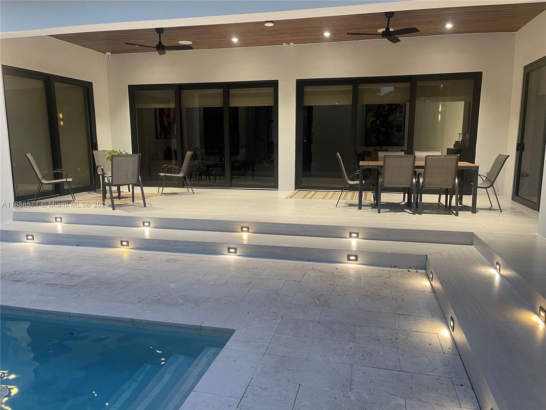 Dining room, Exterior, Pool