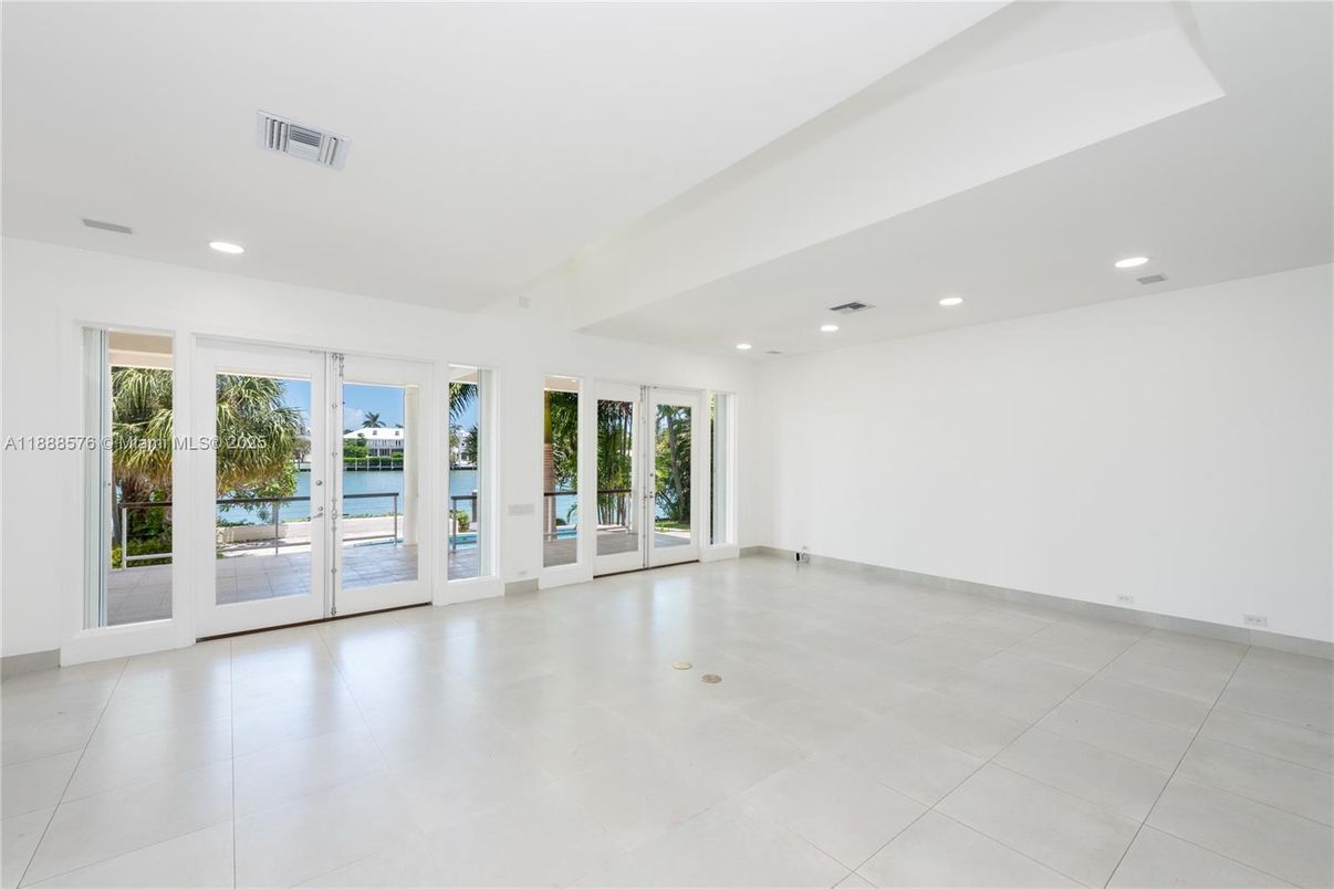 Empty room, Interior, Recessed Lighting, Water
