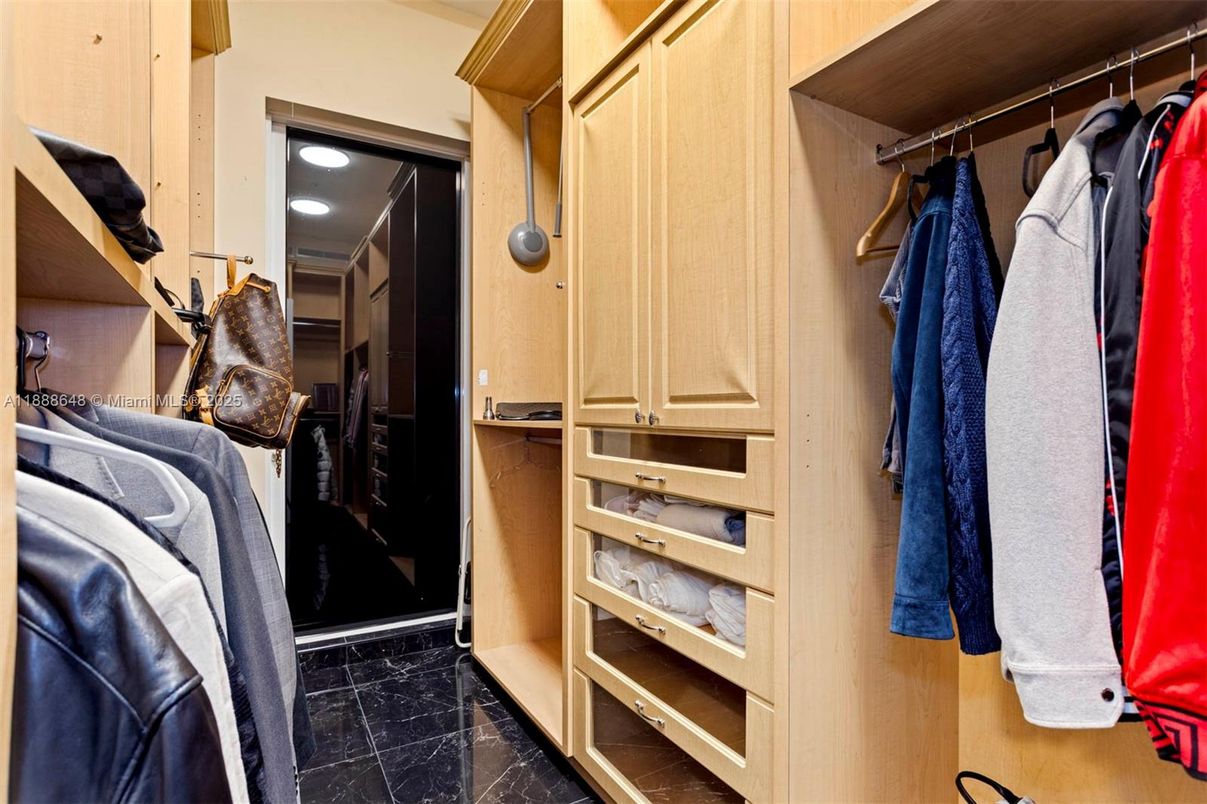 Interior, Marble, Recessed Lighting, Walk-in Closets