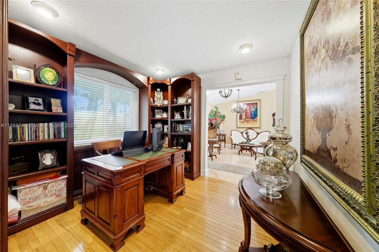 Home Office, Interior, Recessed Lighting, Wood Texture Flooring