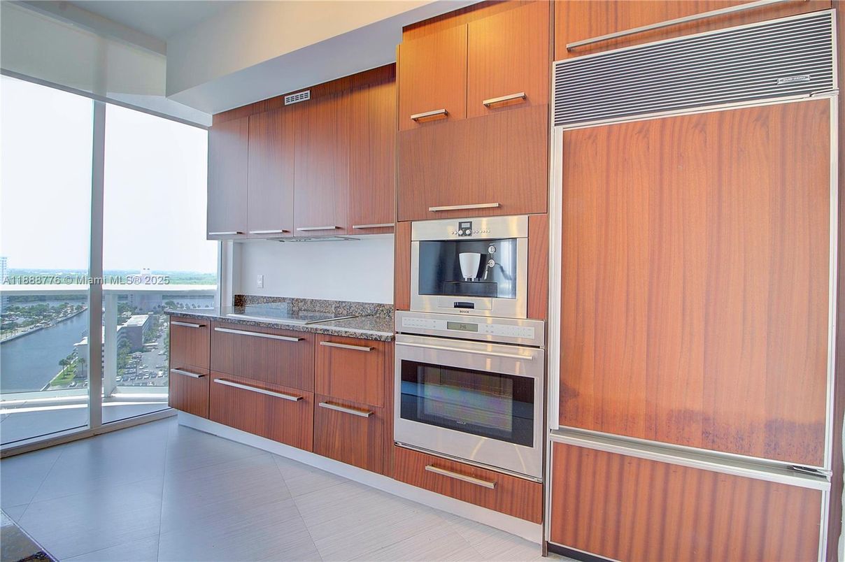 Interior, Kitchen, Stainless Steel Appliances, Water