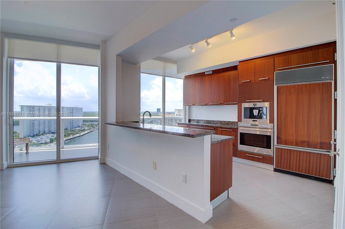 Interior, Kitchen, Stainless Steel Appliances, Water