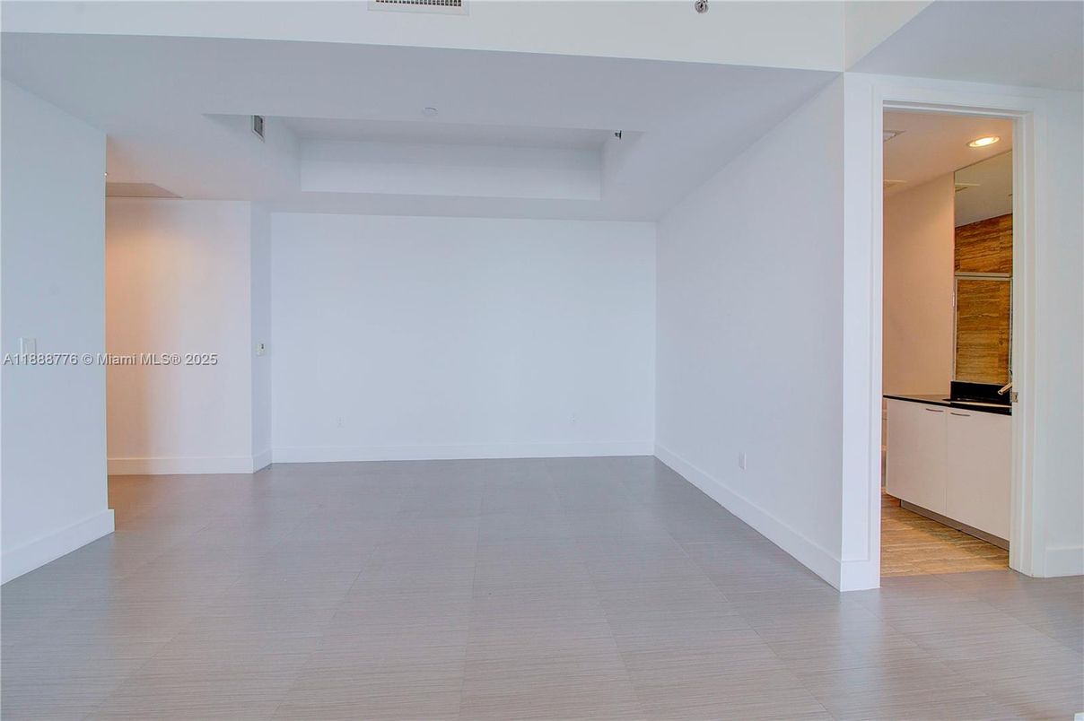 Empty room, Interior, Recessed Lighting