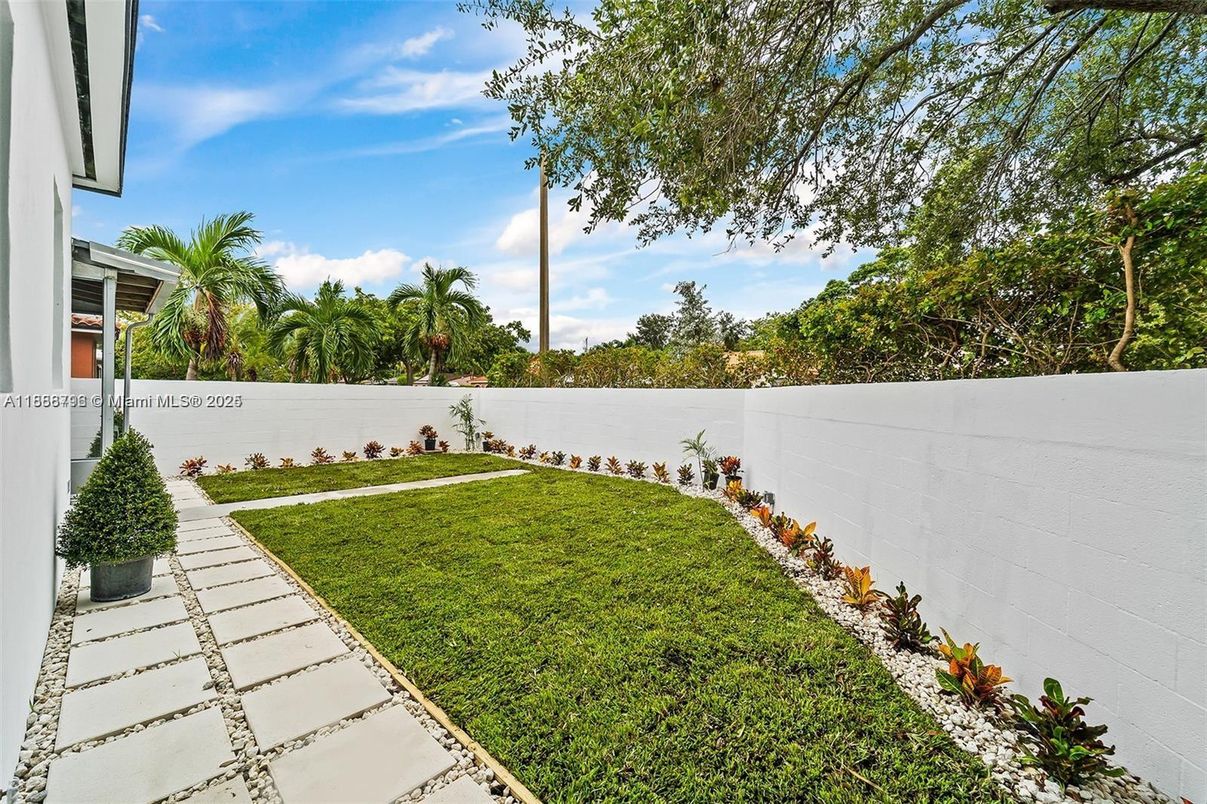 Backyard, Exterior, Water