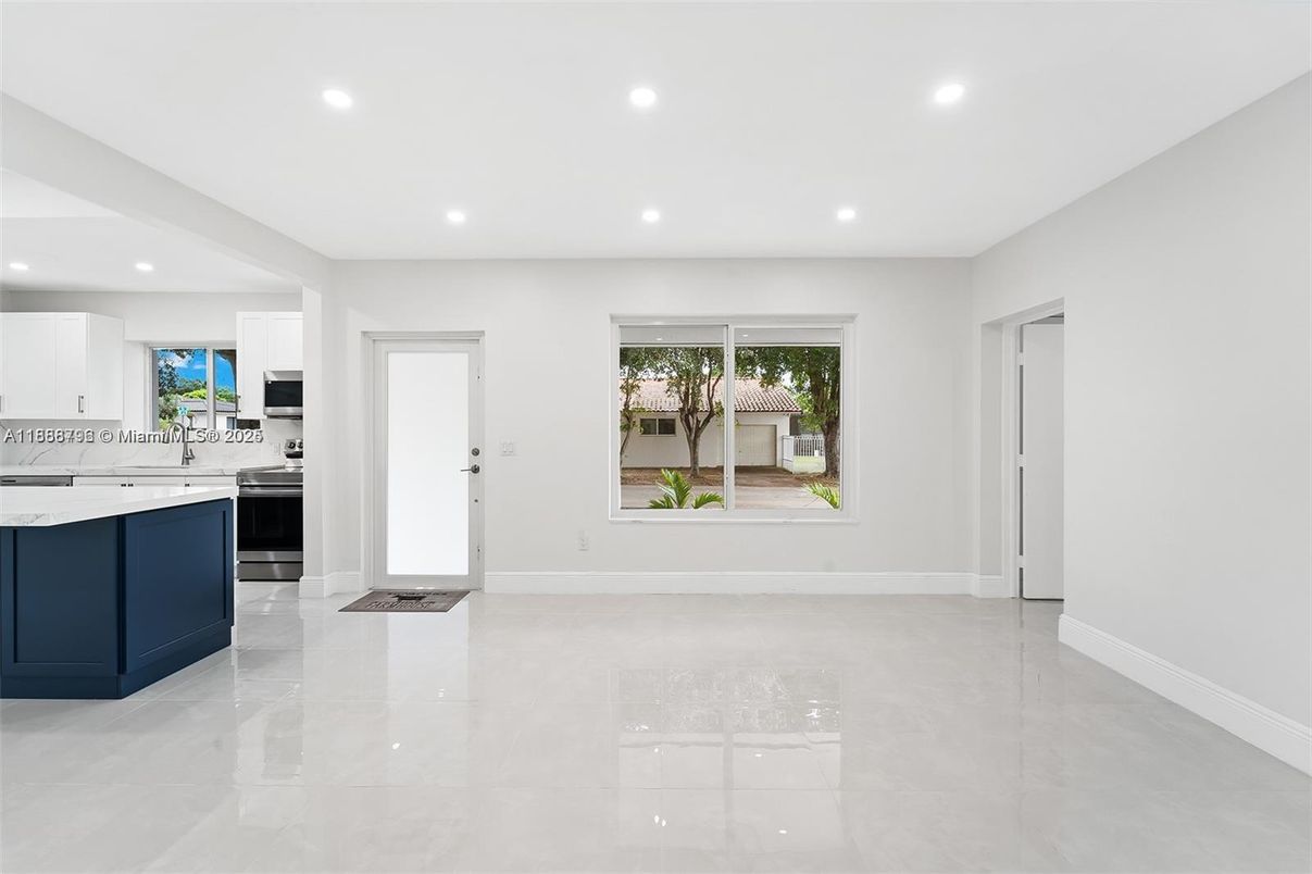 Empty room, Interior, Kitchen, Recessed Lighting